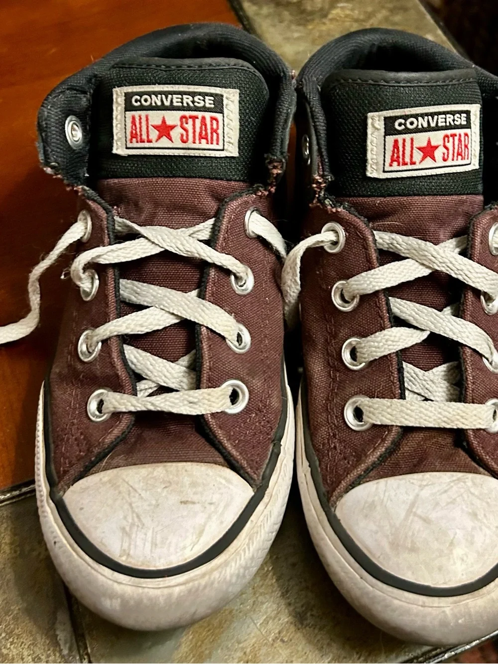 Converse Kids Low-Top Sneakers in Maroon and Black with White Accents